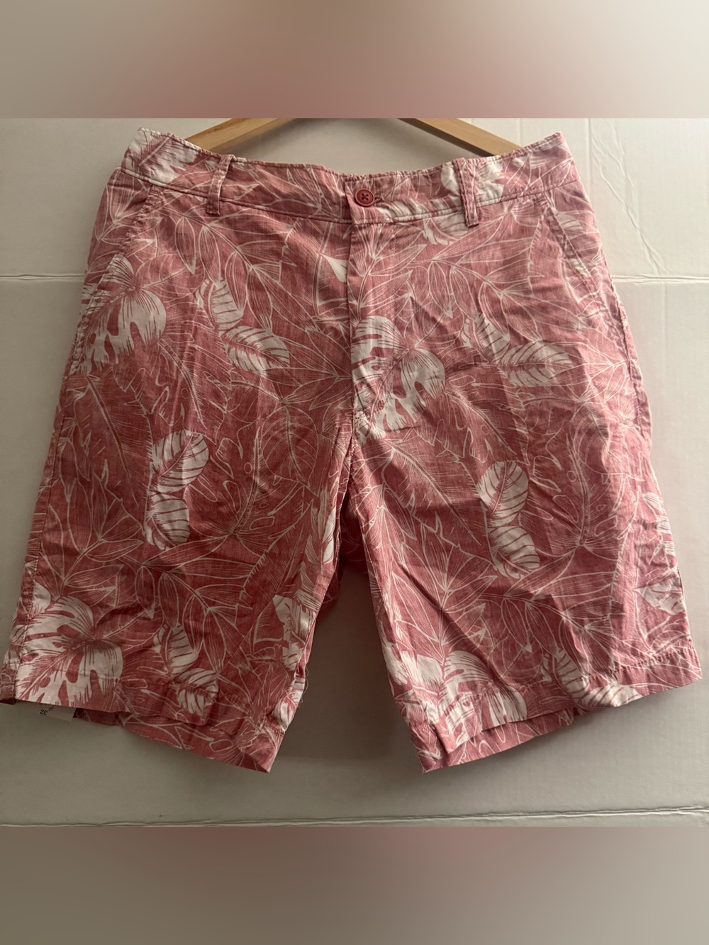 Izod Pink Leaf-Print Flat Front Men's Shorts
